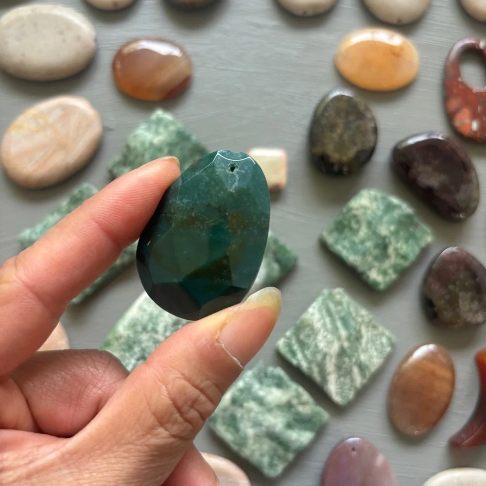 Drilled Stone Pendant Beads Lot of 47 - Picture 6 of 8